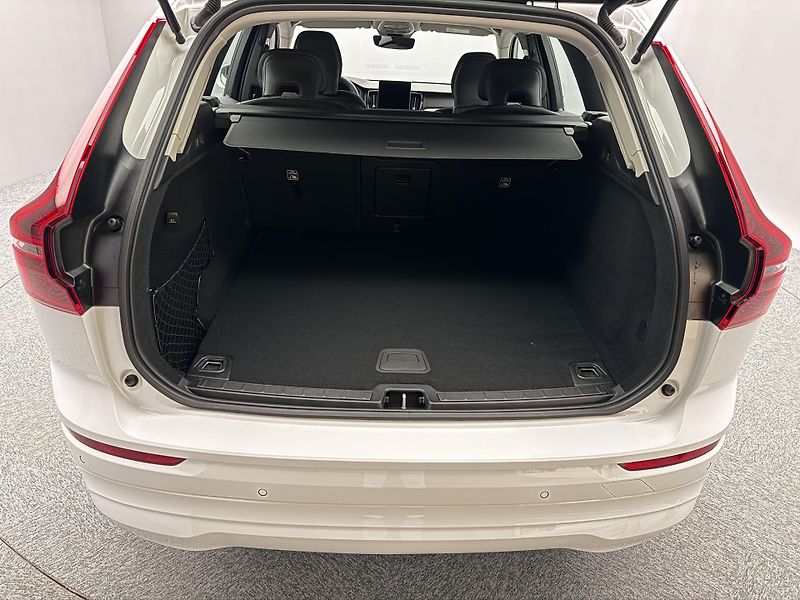 Volvo XC60 (2026)  B5 AWD AUT ESSENTIAL - fotka 4 z 20