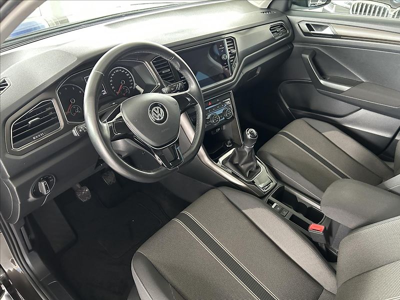 Volkswagen T-Roc 1,5   TSI 110kW,STYLE,TAŽNÉ - fotka 7 z 28