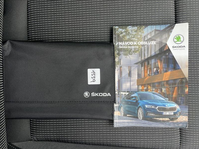 Škoda Octavia 2,0 TDI Combi Ambition Plus - fotka 19 z 23