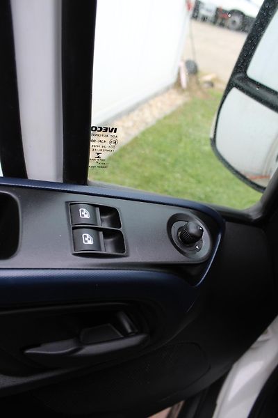 Iveco Daily 35S160 2,3 Hi-Matic Skříň+čelo - fotka 17 z 22