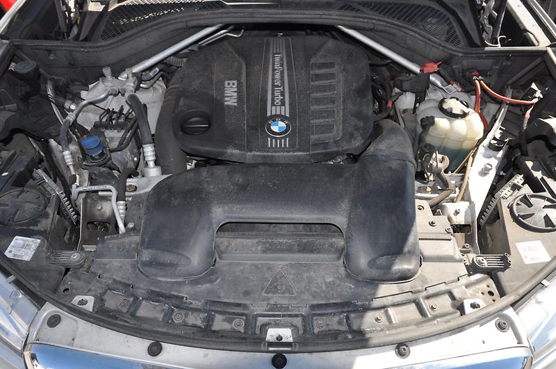 BMW X5 xDrive 40d 230kW M-Paket - fotka 12 z 33