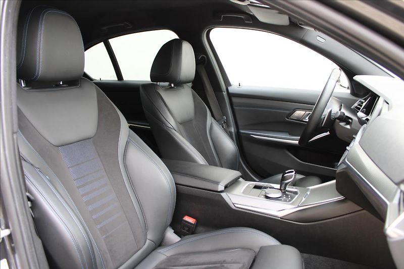 BMW Řada 3 320xd / M-PAKET / HUD / CZ - fotka 31 z 44