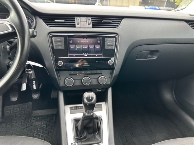 Škoda Octavia 1,6 TDI 85 Active - fotka 10 z 11