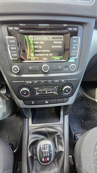 Škoda Yeti 2.0TDI ELEGANCE  4x4  - fotka 34 z 46