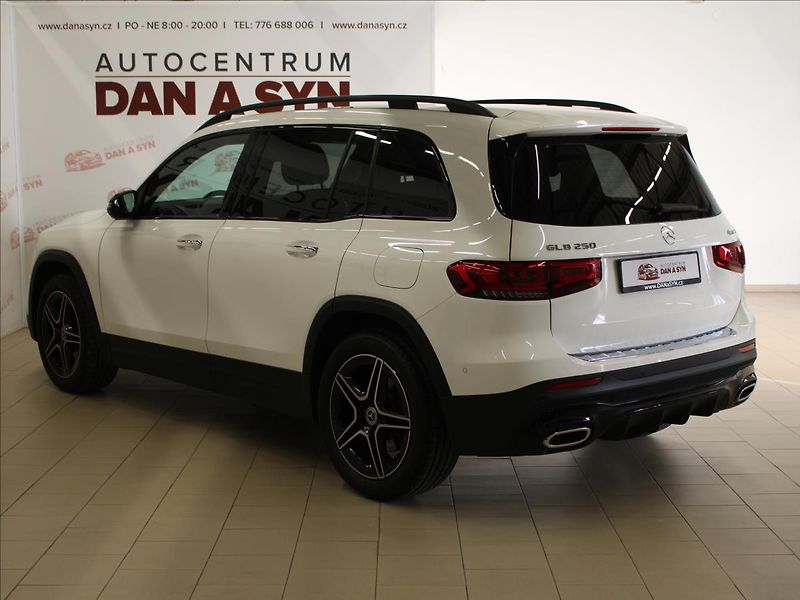 Mercedes-Benz GLB 2,0 250 4Matic AMG Line - fotka 6 z 39