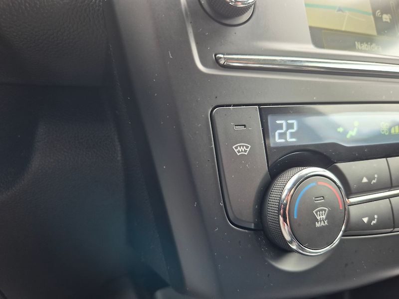 Renault Kadjar 1.2Tce 96kW, perfektní stav - fotka 19 z 26
