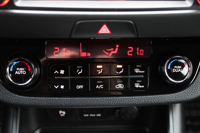 Kia Sportage 2,0 CRDi  ČR,A/T,4x4,EXCLUSIVE - fotka 15 z 35