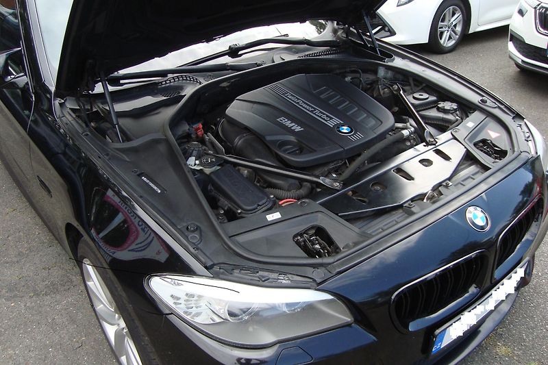 BMW Řada 5 (2013) 535d Xdrive,M-paket,S.kniha - fotka 17 z 73