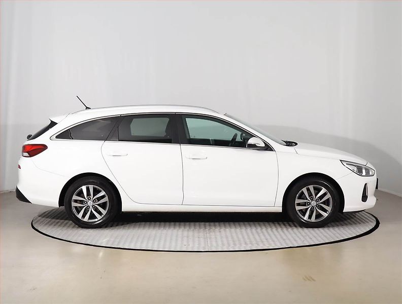 Hyundai i30 (2017) 1.4 CVVT, Tempomat - fotka 6 z 20
