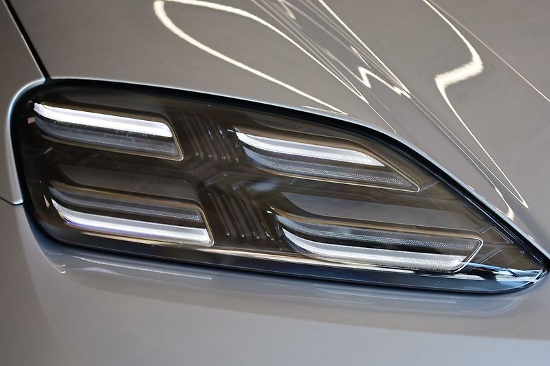 Porsche Macan 4, DriveAssist, Chrono, Masáž - fotka 10 z 37