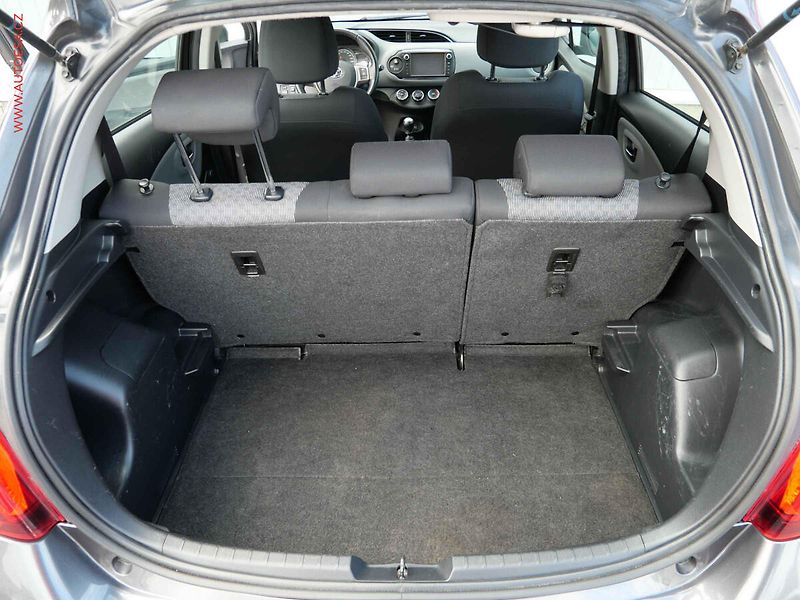 Toyota Yaris (2014) 1.3 VVT- i, ČR, AC, park - fotka 7 z 18