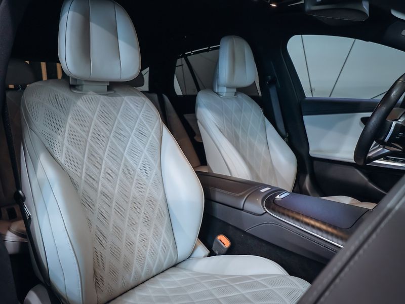 Mercedes-Benz Třídy E E 450 4MATIC 280 kW AMG - fotka 33 z 38