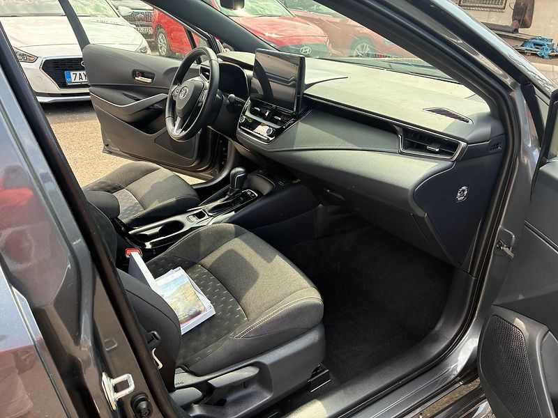 Toyota Corolla 1.8i HYBRID Aut Kamera ČR DPH - fotka 9 z 19