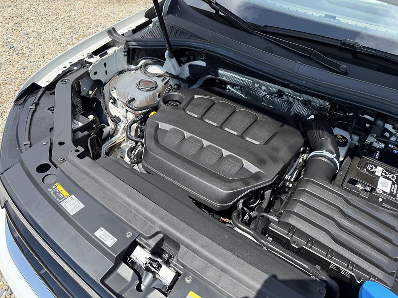 Volkswagen Tiguan R-Line 2,0 TSi/180kW 4x4 DSG - fotka 85 z 114