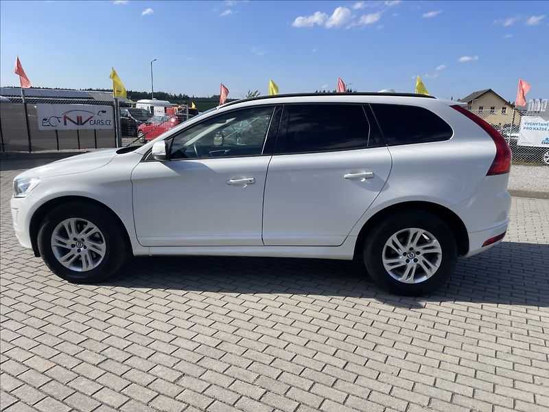 Volvo XC60 2,4 D4 Geartronic Kinetic AWD - fotka 35 z 41