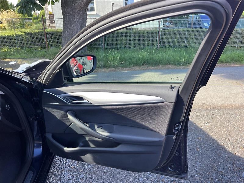 BMW Řada 5 2,0 d 140kW  Navi,LED,Kamera - fotka 29 z 45