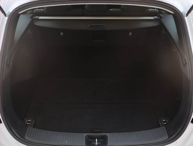 Hyundai i30 (2022) Family 1.5 T-GDI MHEV - fotka 13 z 15
