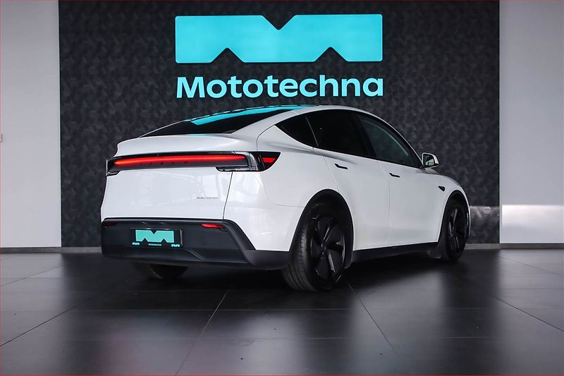Tesla Model Y (2025) Long Range AWD 79kWh - fotka 5 z 21