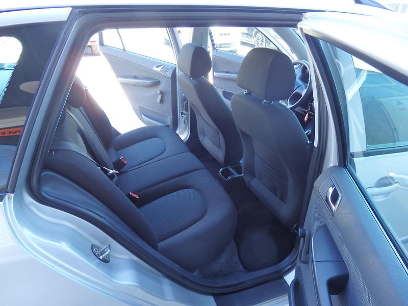 Škoda Fabia 1,4 16V 59kW KLIMA, ASR - fotka 9 z 15