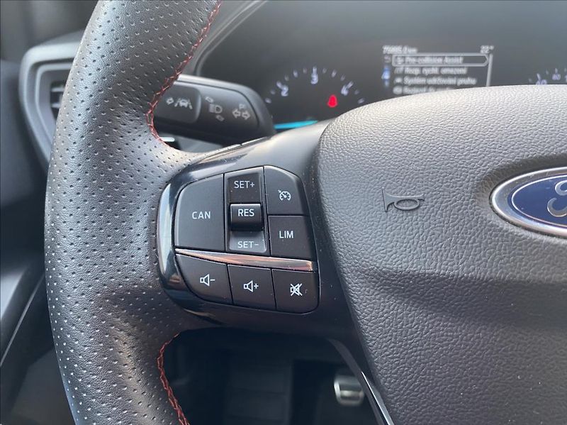 Ford Focus 1,5 TDCi  ST-line / záruka - fotka 24 z 42