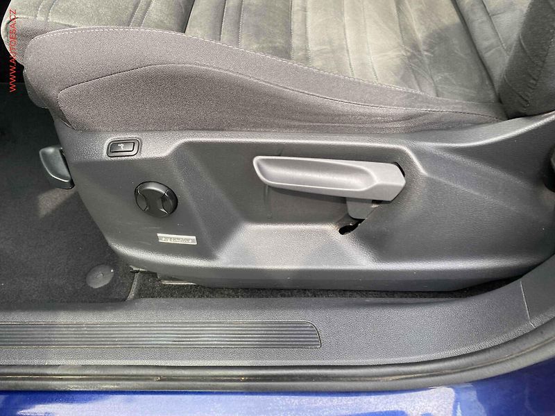 Volkswagen Touran (2019) 2.0 TDi, Highline, TZ - fotka 14 z 20