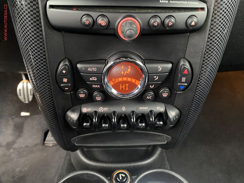 Mini Cooper S (2014) 2.0 D 4x4, Bixen, navi, park - fotka 18 z 18
