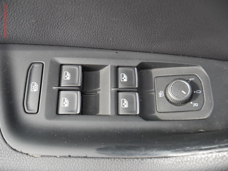 Volkswagen Passat (2017) 2.0TDi, ČR, DSG, navi, LED - fotka 17 z 23