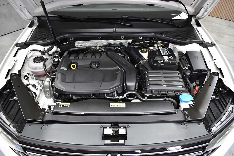 Volkswagen Passat 1.5 TSI ELEGANCE*DSG*DPH*ČR 1M - fotka 33 z 39