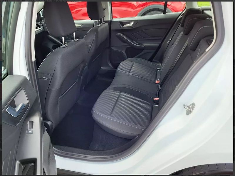 Ford Focus Kombi 1,0 Ecoboost Titanium - fotka 8 z 12