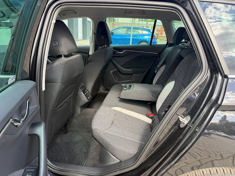 Škoda Kamiq (2025) 1.0 TSI 85 kW TopSelection - fotka 9 z 24