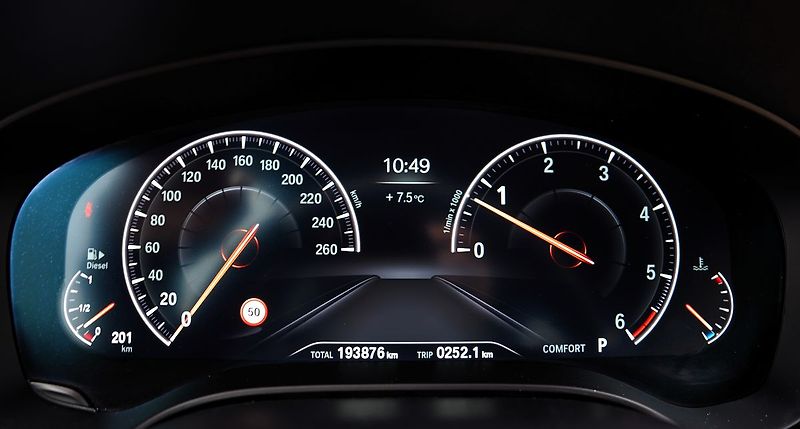 BMW Řada 5 540d xDrive Mpaket/320PS/ČR - fotka 36 z 50