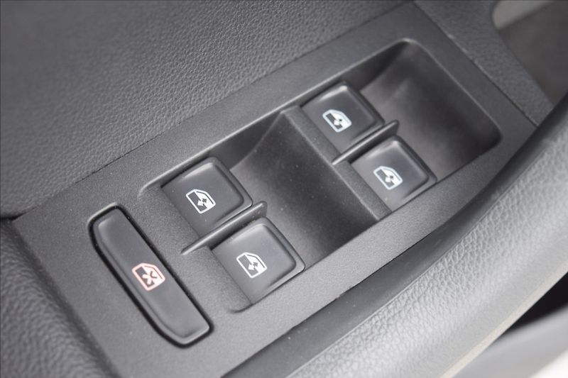 Škoda Octavia 1,6 TDI 81KW PO ROZVODECH - fotka 31 z 48