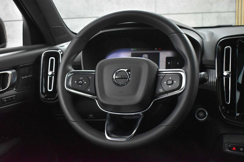 Volvo XC40 B4 AWD ULTIMATE BRIGHT*ČR 1.M* - fotka 17 z 42