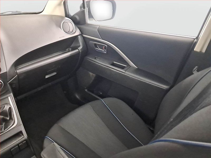 Mazda 5 (2010) 2.0, 7 míst - fotka 8 z 17