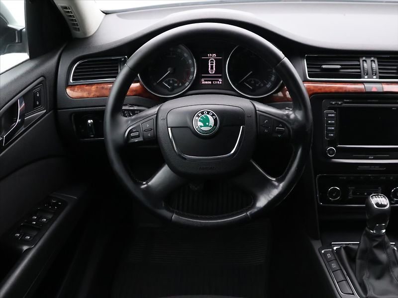 Škoda Superb 2.0 TDI 103kW CZ Xenon Tažné - fotka 14 z 26