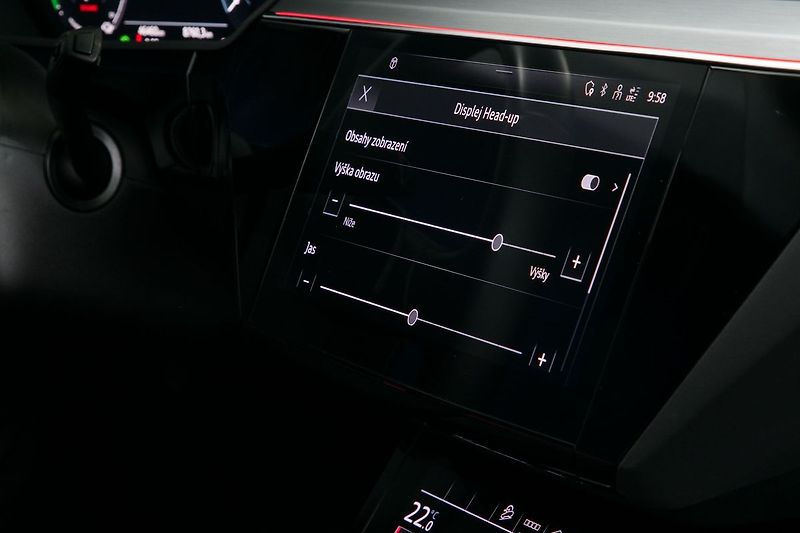 Audi e-tron 55 300kW Tažné HUD NightVision - fotka 32 z 50