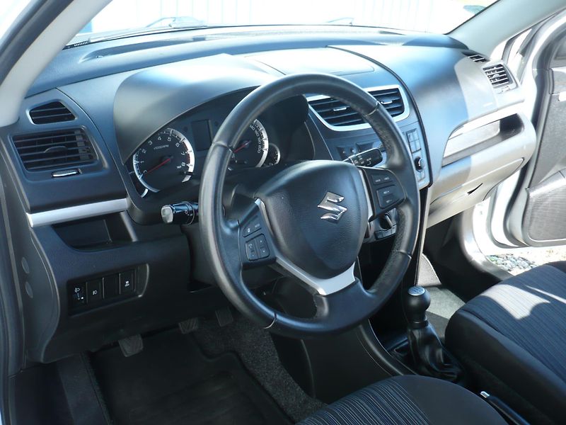 Suzuki Swift 1.2i 69Kw Klimatizace - fotka 10 z 25