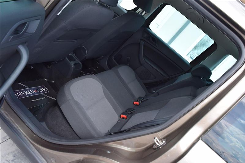 Škoda Yeti 1,2 TSI 77KW PO SERVISE - fotka 18 z 45