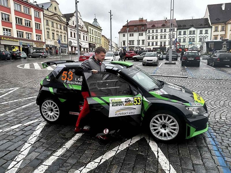 Tragédie, která se odehrála v rámci 58. ročníku Rallye Šumava, kdy po nehodě zemřela navigátorka Alena Krejčíková (41), nezasáhla jen příznivce rallye, ale její kamarády, jelikož byla na Klatovsku doma.