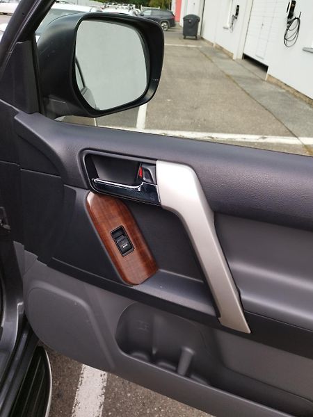 Toyota Land Cruiser (2013) - fotka 17 z 27