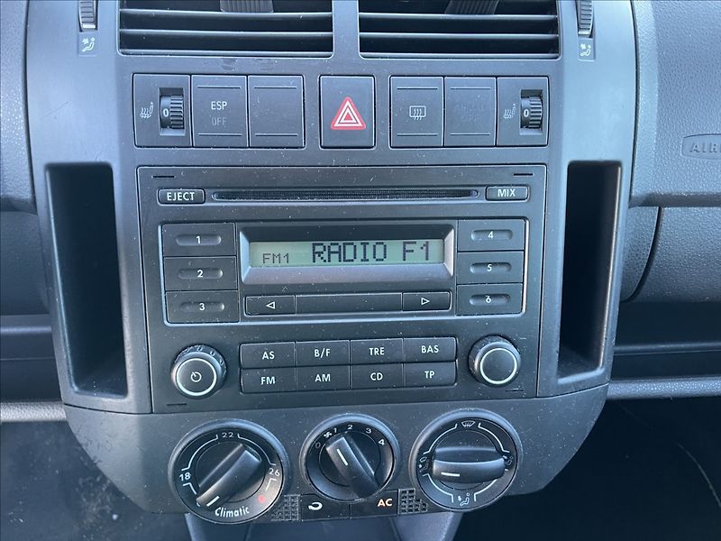 Volkswagen Polo 1,4 i 16V Kima ESP Tempomat - fotka 16 z 31