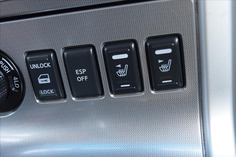 Nissan Navara 3,0 dCi V6 170KW TAŽNÉ 4X4 ALU - fotka 50 z 55