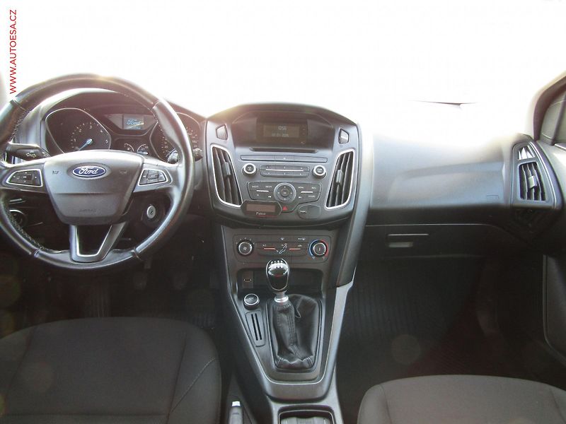 Ford Focus (2015) 1.6i, ČR, AC, STK12/27 - fotka 8 z 18