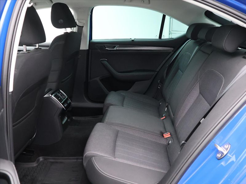 Škoda Superb 2,0 TDI Virtual Matrix Webasto - fotka 14 z 33