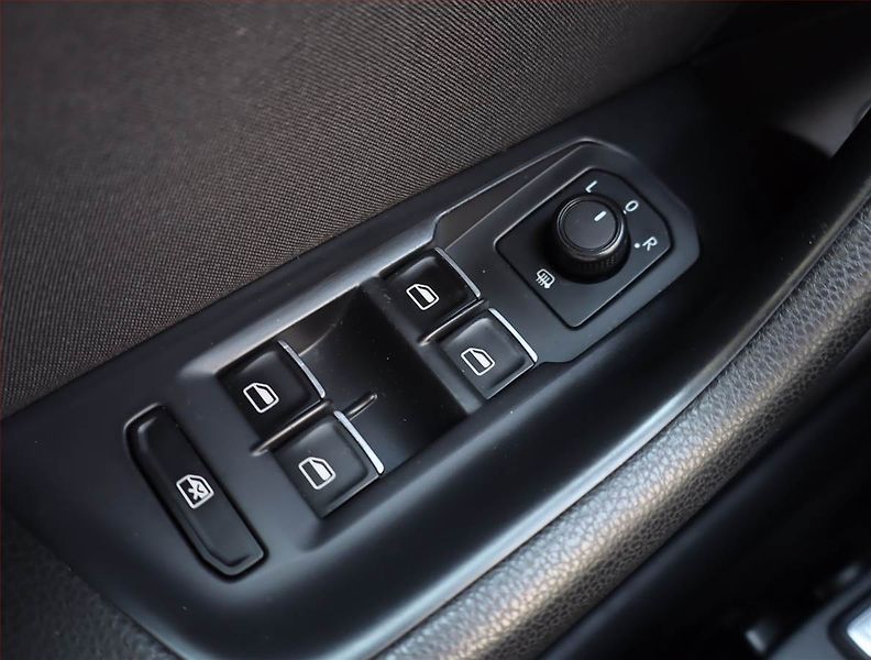 Volkswagen Passat (2015) 2.0 TDI, Navi, Tempomat - fotka 17 z 23