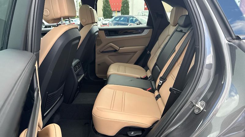 Porsche Cayenne S E-Hybrid - fotka 28 z 30
