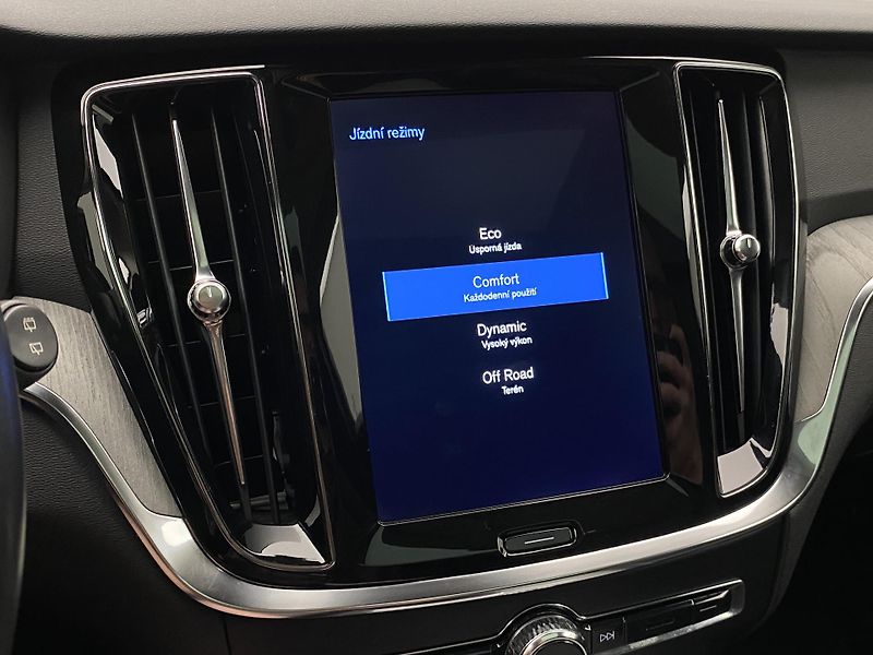 Volvo V60 CC B5 AWD MOMENTUM AUT - fotka 49 z 53