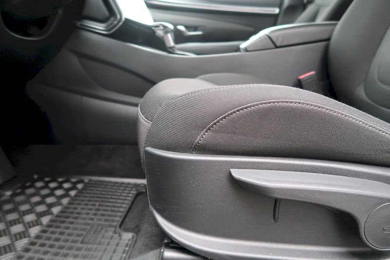 Hyundai Tucson (2023) Smart Navi 1,6 T-GDI MHEV DCT7 - fotka 11 z 30