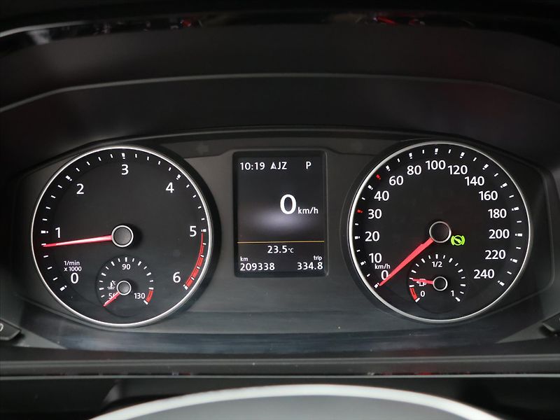 Volkswagen Multivan 2,0 TDI 150kW DSG Bulli Editio - fotka 18 z 32