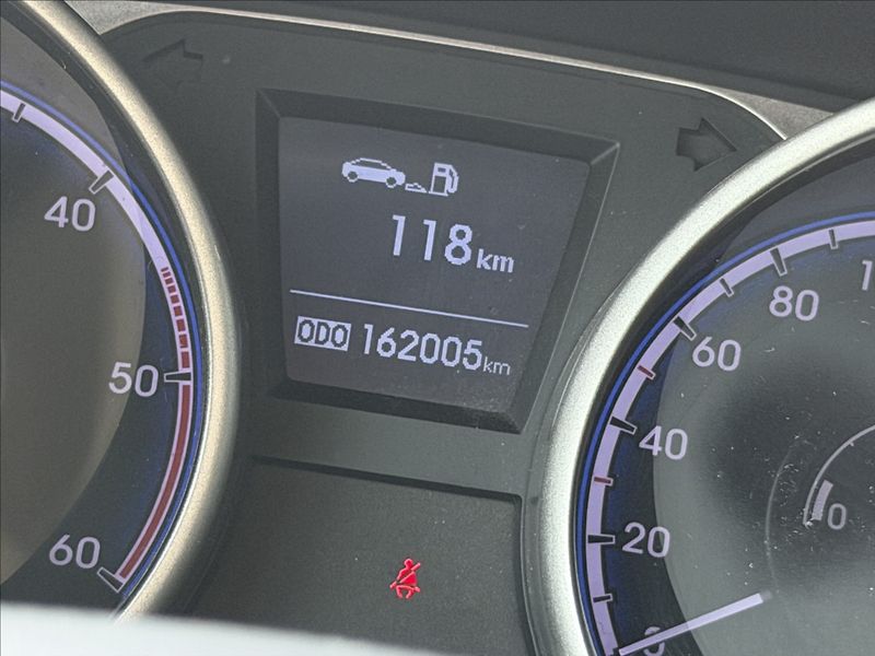 Hyundai ix35 2,0 135kW A/T NAVI PANO 4X4 - fotka 12 z 32